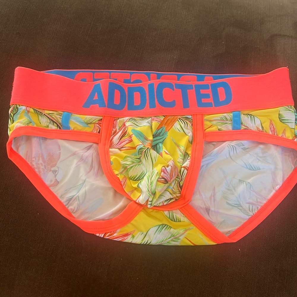Addicted Brief Men’s underwear size small. Parrot